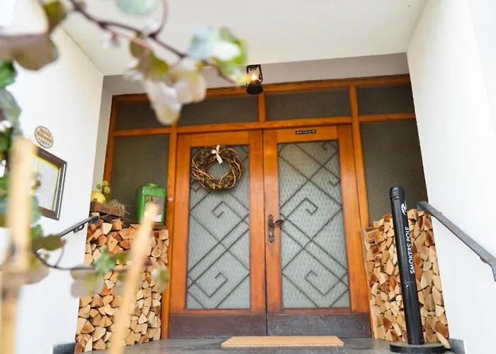 Casa de hóspedes Zum Ritter - A Cozy Historical Landmark